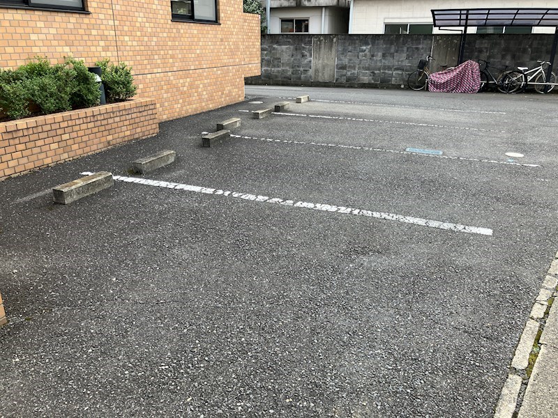 ロイヤルズマンション戸祭 駐車場