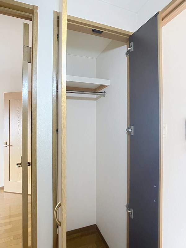 ロイヤルズマンション戸祭 収納