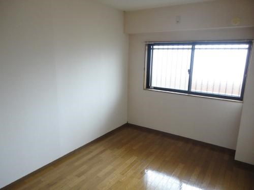 ロイヤルズマンション戸祭 ベッドルーム