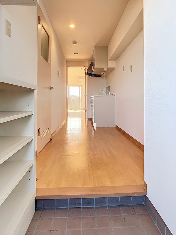 LOTUS MARSH元今泉 玄関