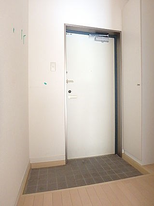 グランシティB 玄関