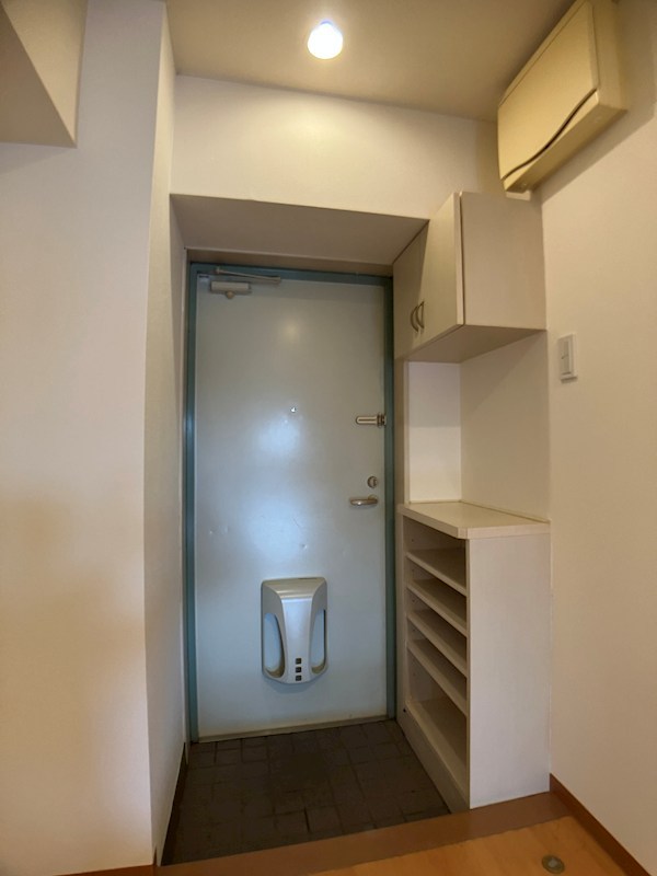 LOTUS MARSH元今泉 玄関