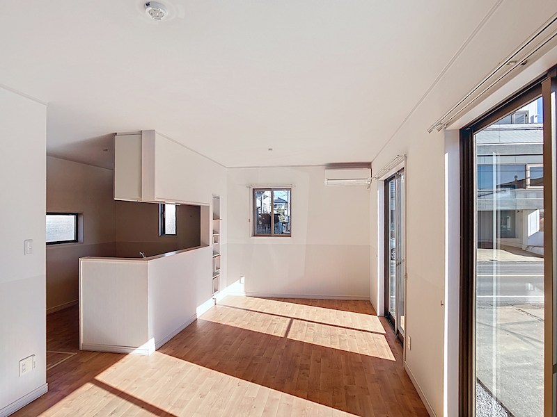 若草4丁目メゾネット リビング