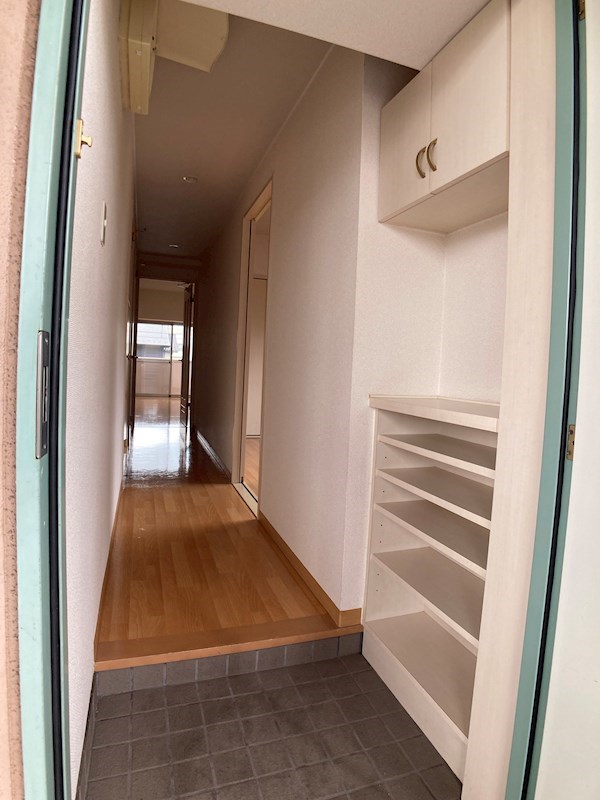 LOTUS MARSH元今泉 玄関