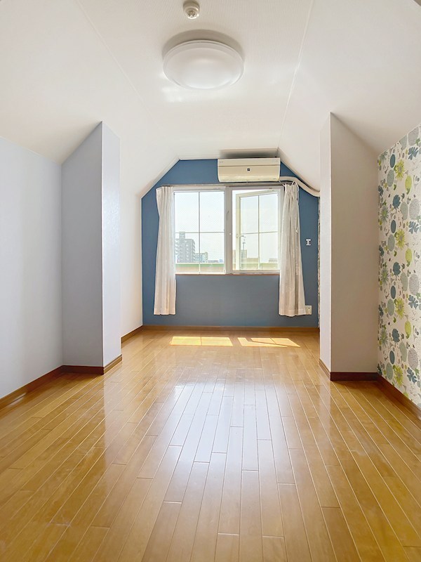 ケルムスコットコート ベッドルーム