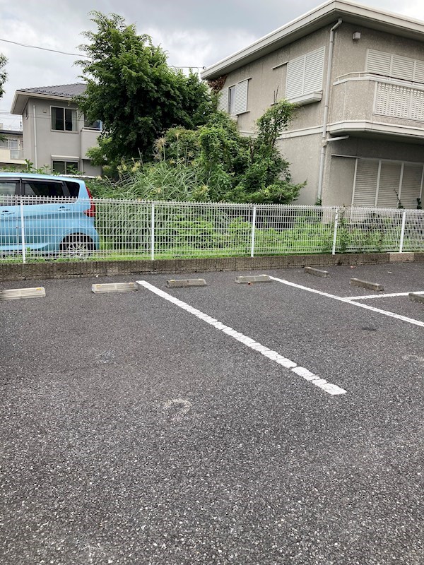 NARABU弐番館 駐車場