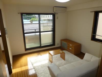 IRビル泉町 リビング