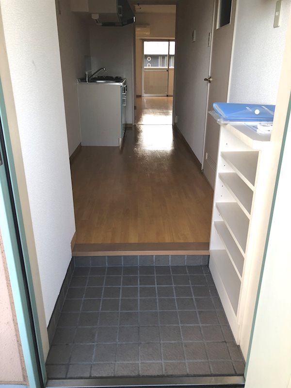 LOTUS MARSH元今泉 玄関