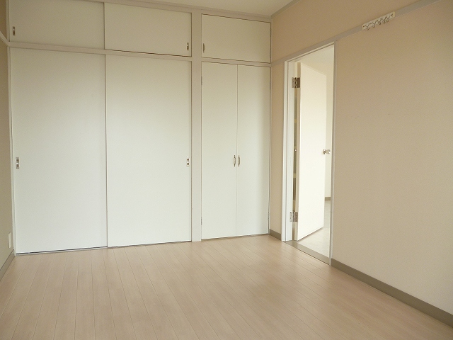 YNSハイツ ベッドルーム