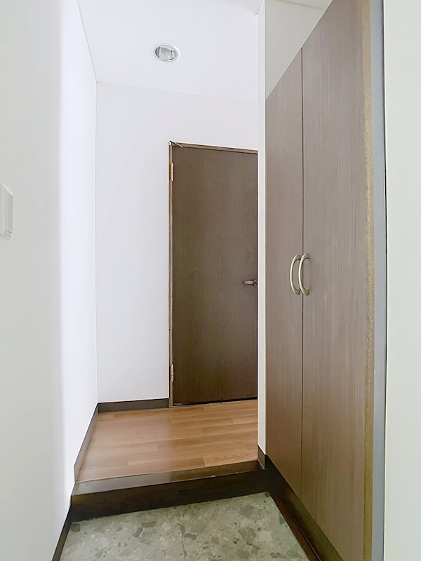 イステートハイツ中戸祭 玄関