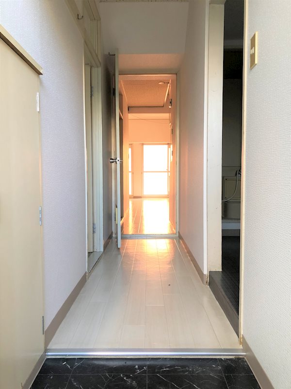 ソーラーハイツあづさ 玄関