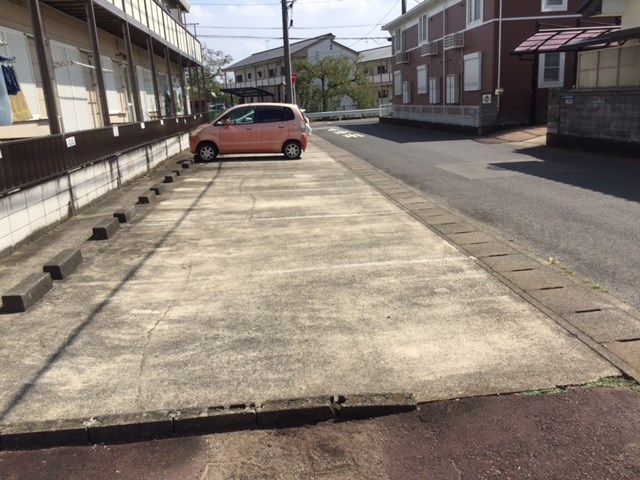 オグラハイツ 駐車場