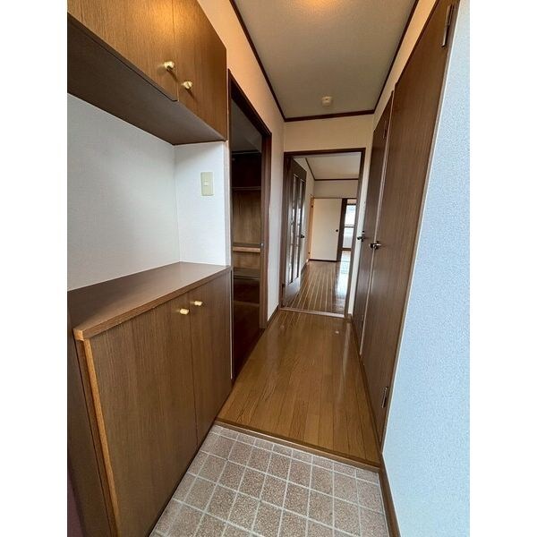 ファミーユA棟 玄関