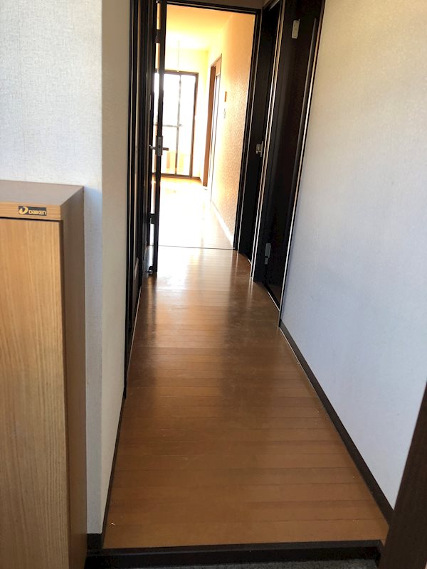 フィールド華美月 玄関