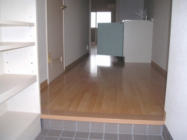 LOTUS MARSH元今泉 玄関