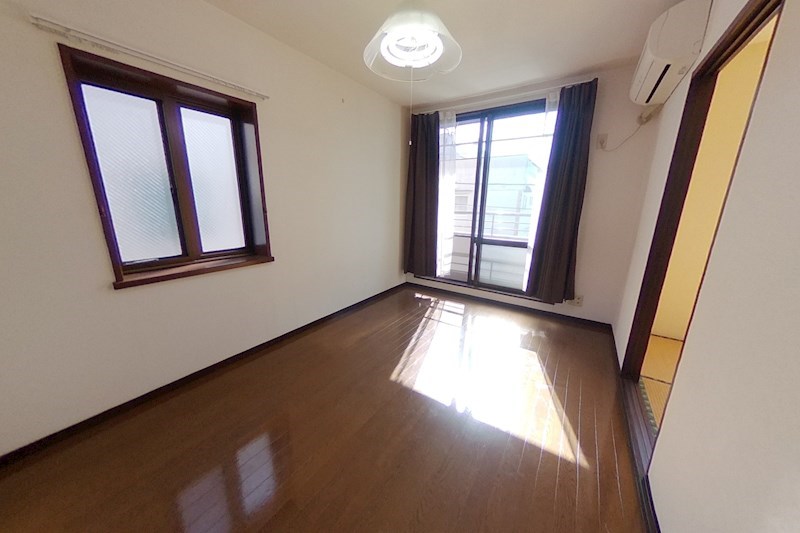 T，House ベッドルーム