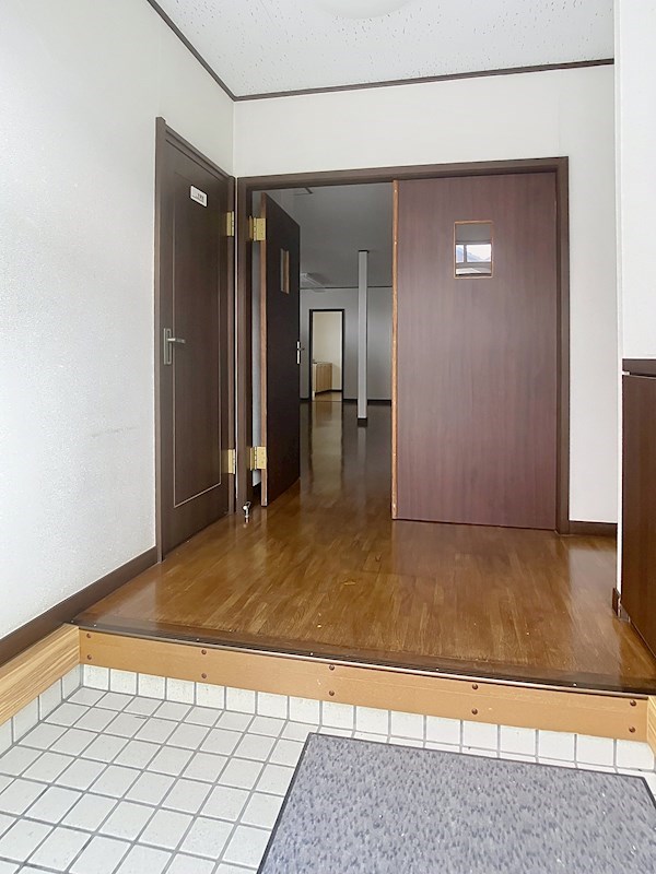 メゾンれいか 玄関