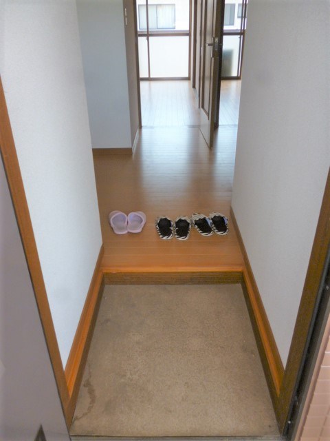 メゾンクマクラ 玄関