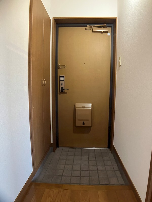 エル・ブランシェⅡ 玄関