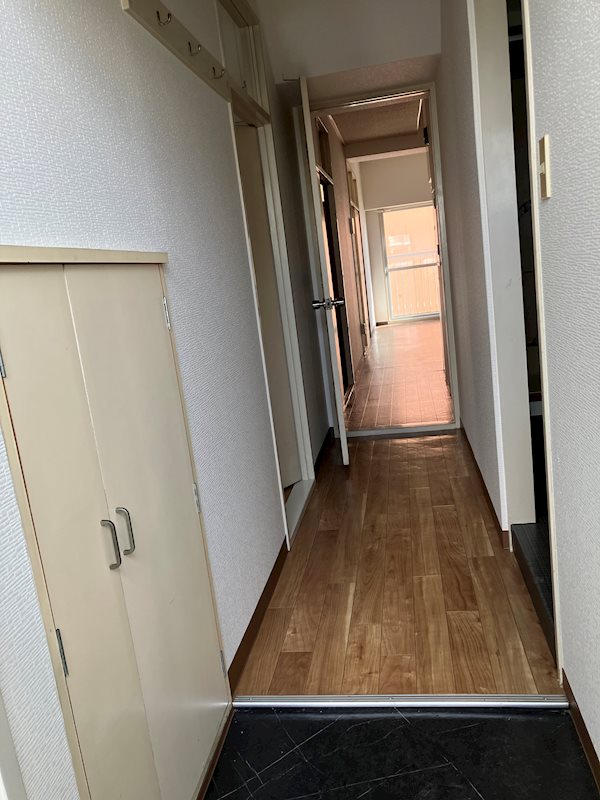 ソーラーハイツあづさ 玄関