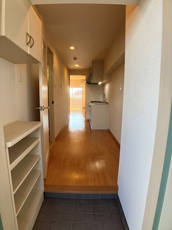 LOTUS MARSH元今泉 玄関