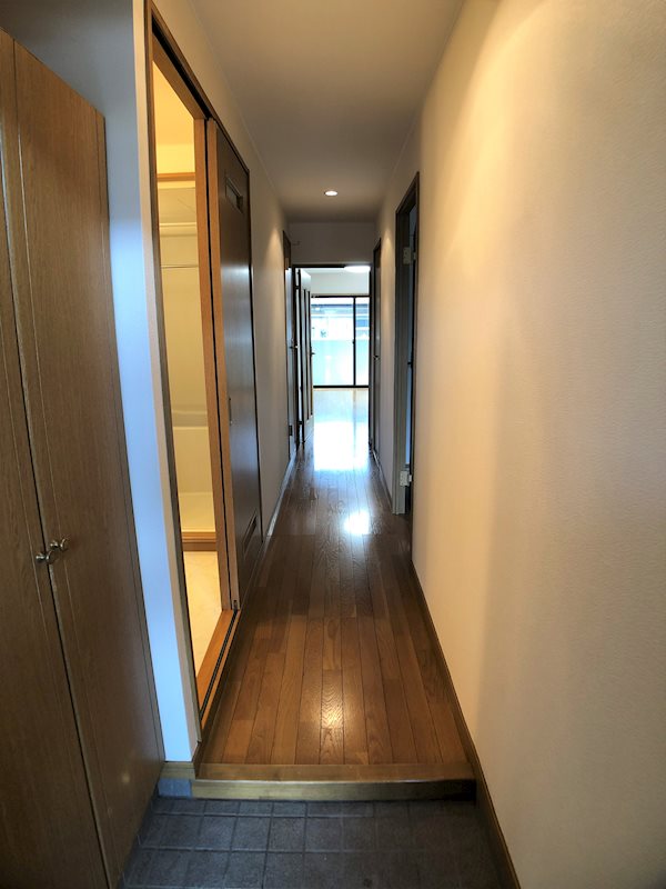 ベルタ　カーサ 玄関