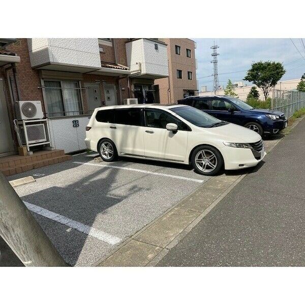 クローバーハイツ 駐車場