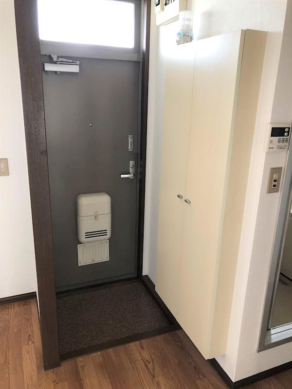 ドミールC 玄関