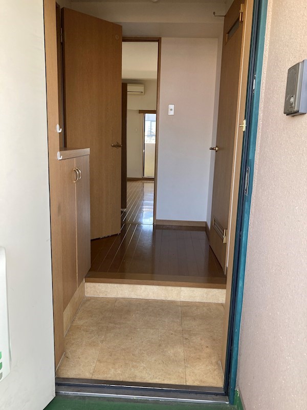 サン=テグジュビル 玄関