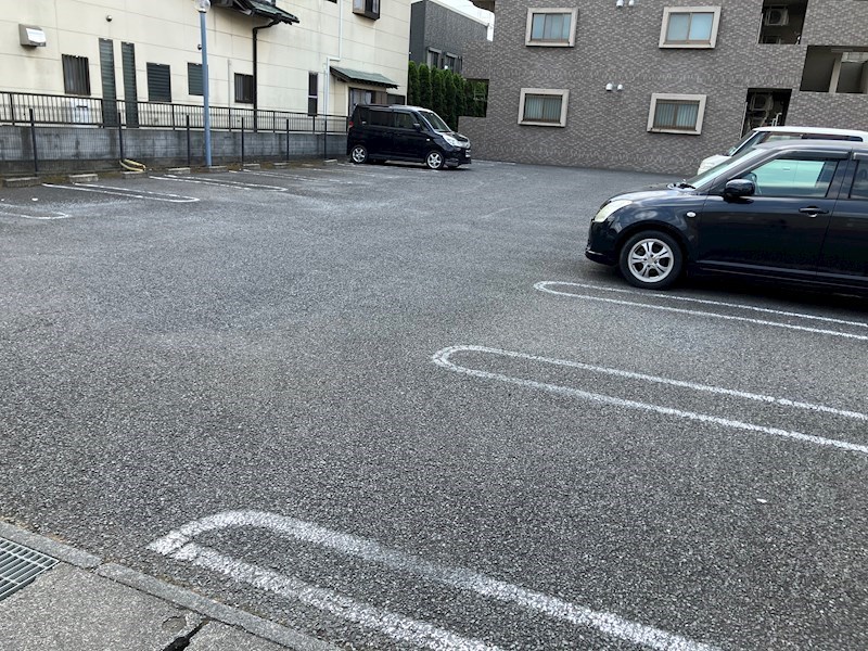 ラ・メール 駐車場
