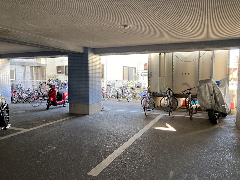 イトス 駐車場