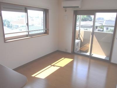 ロード＆スカイ   リビング