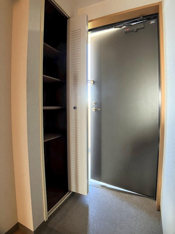 アド・ウイスティリア 玄関