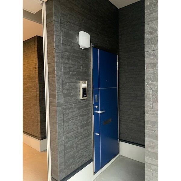 プレミアムガレージ陽東 玄関