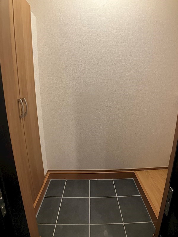 プレミアムガレージ陽東 玄関