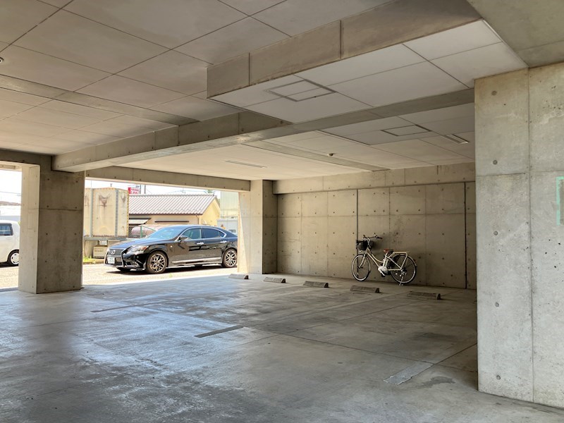 ファインクレストM 駐車場