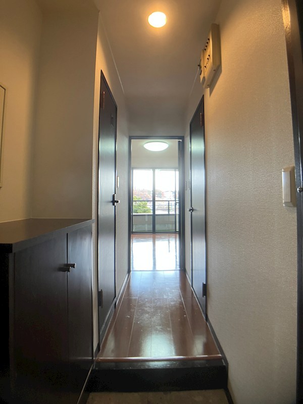 イステートハイツ中戸祭 玄関