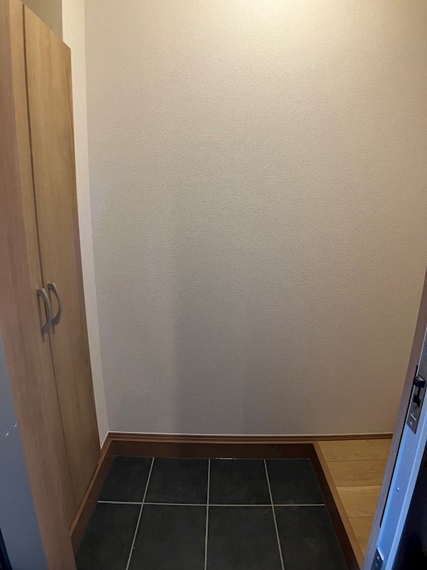 アウトリメッサ駒生 玄関