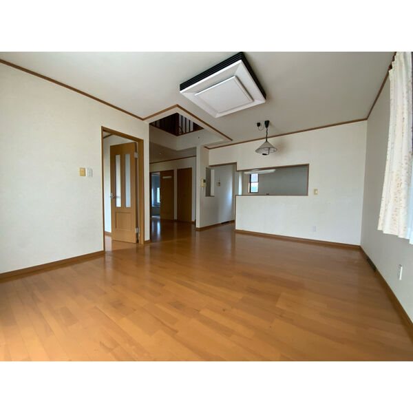 西原町戸建 リビング