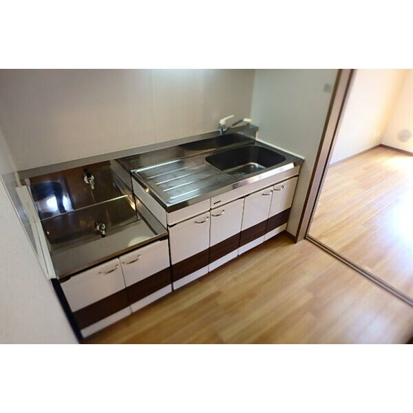 ソル・レヴァンテ 錦 キッチン