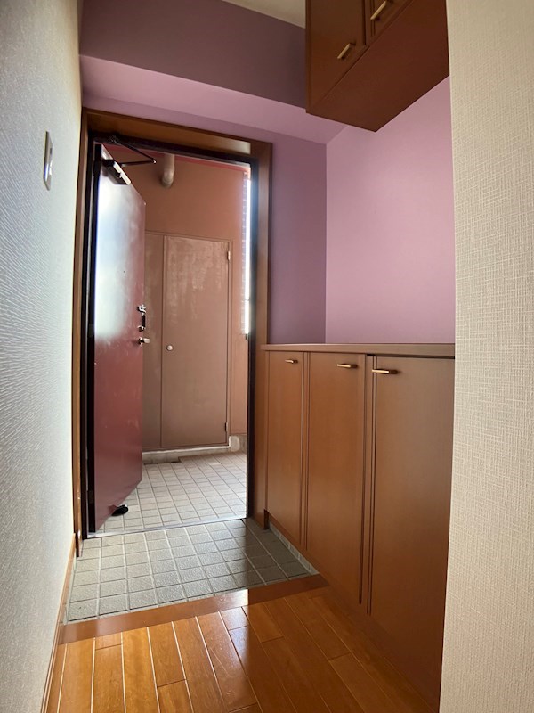 ケルムスコットコート 玄関