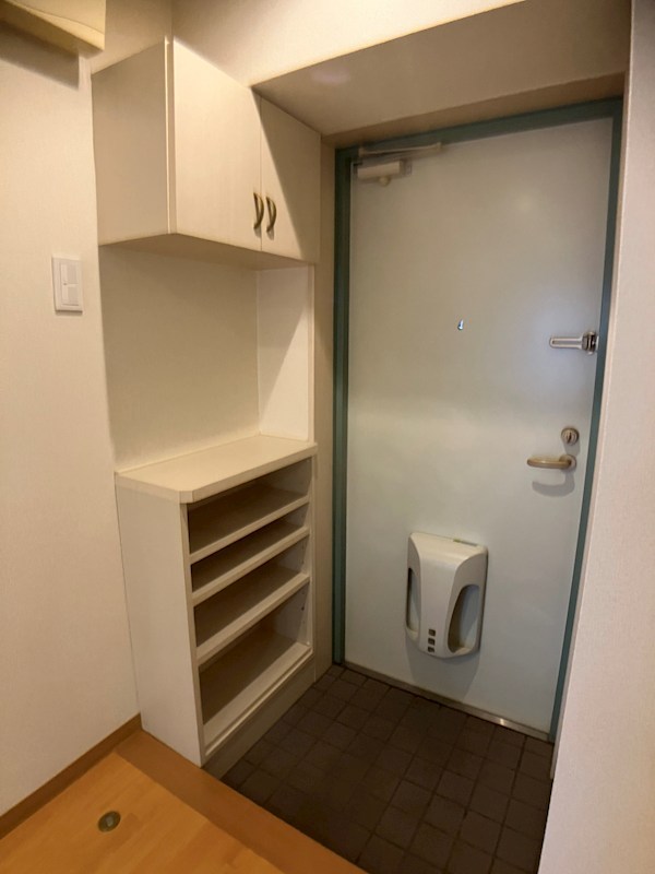 LOTUS MARSH元今泉 玄関