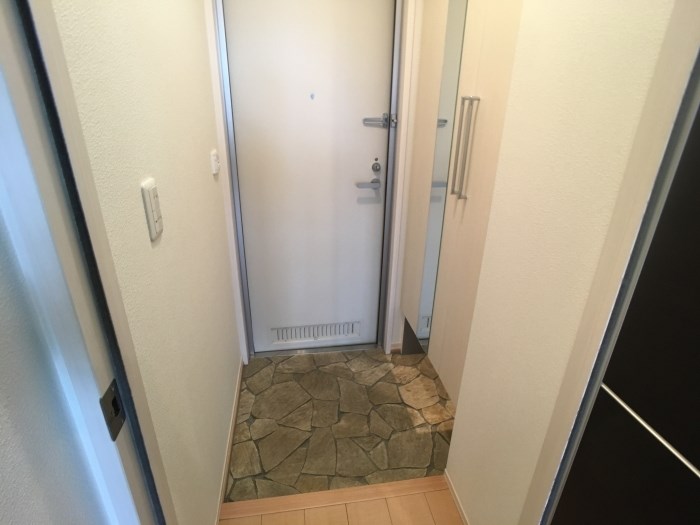 グロース小山 玄関