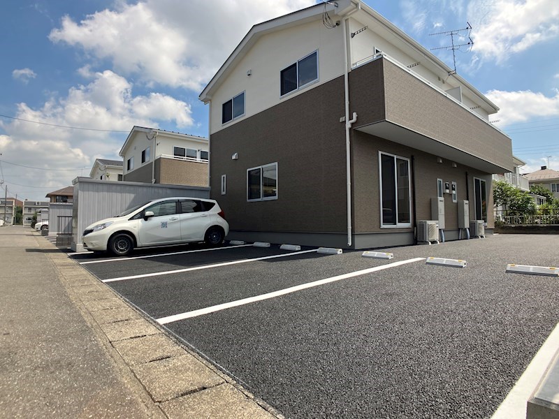 平松町メゾネットⅣ 駐車場