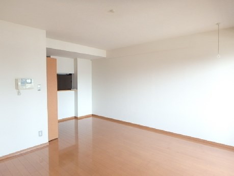 壱番館元今泉 リビング