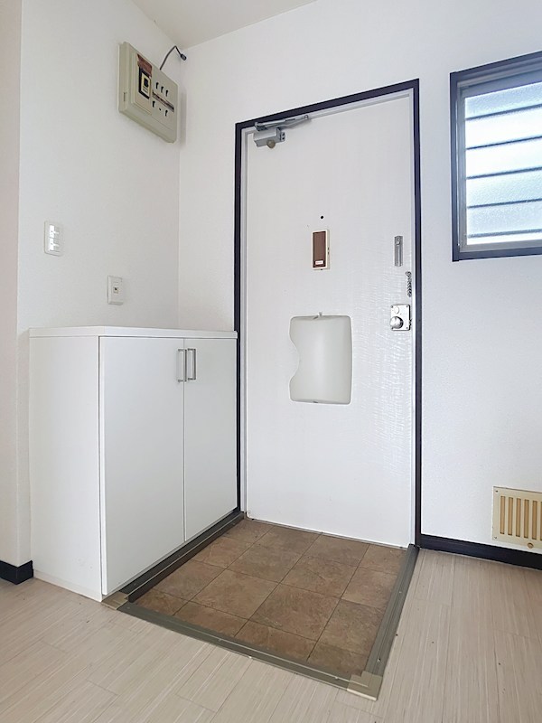 挟又ハイツ C 玄関