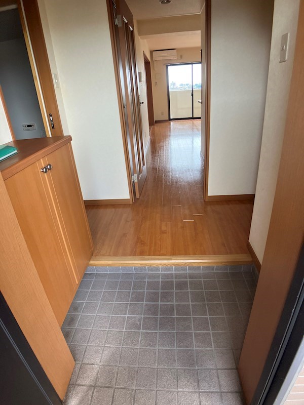 エソール中今泉 玄関