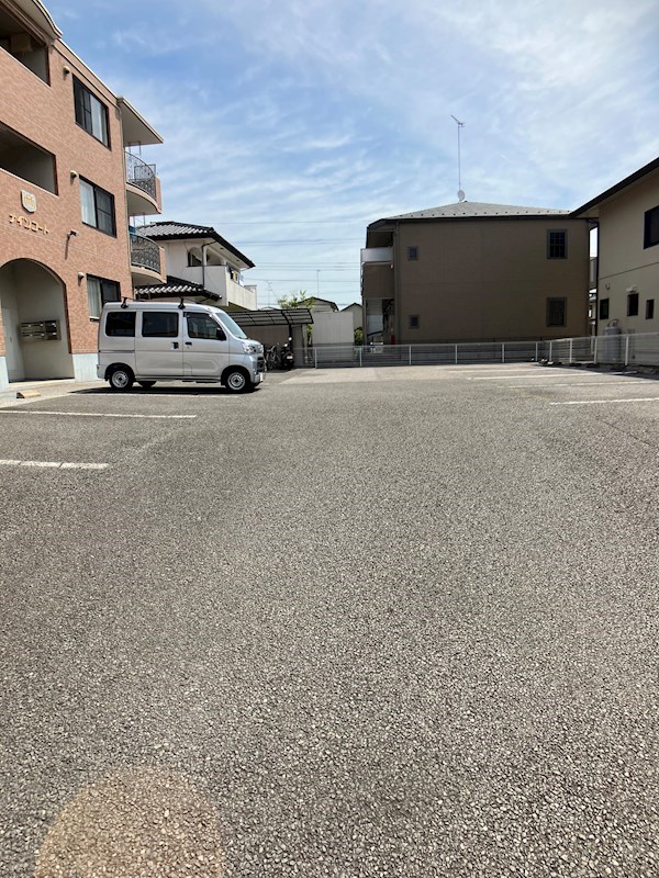 ナインコート 駐車場