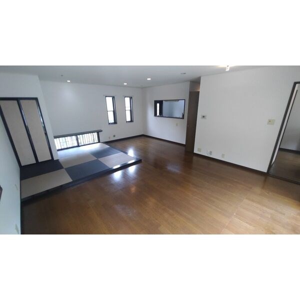 立伏町一戸建 リビング