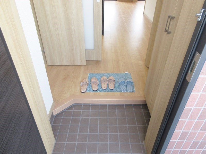 グレイスコート岡台 玄関